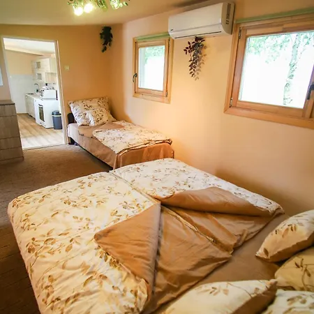 Vad-lak Vendeghaz Apartment